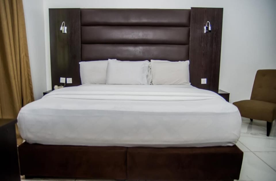 Gallery Room | 1 bedroom, free WiFi