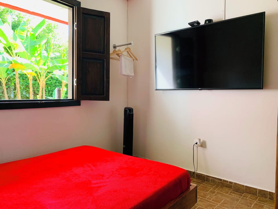 Habitación familiar Orquídea con baño compartido | Free WiFi, bed sheets