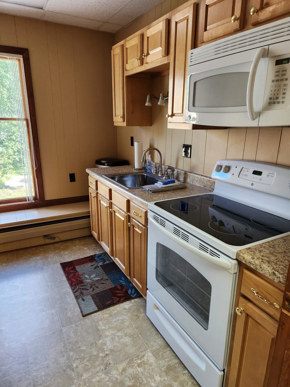 Full kitchen