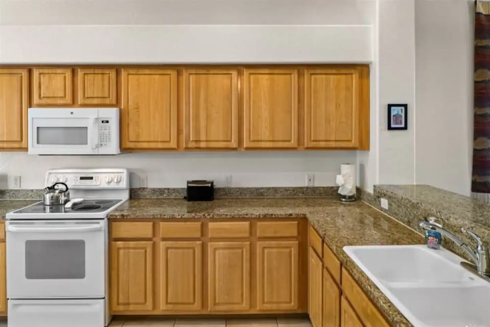 Fully equipped kitchen