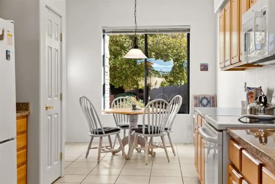 Breakfast nook