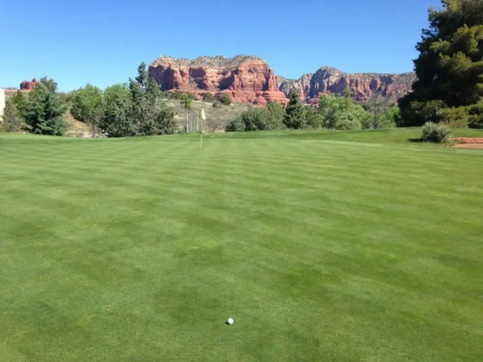 Top 20 9-hole golf course with fabulous red rock views