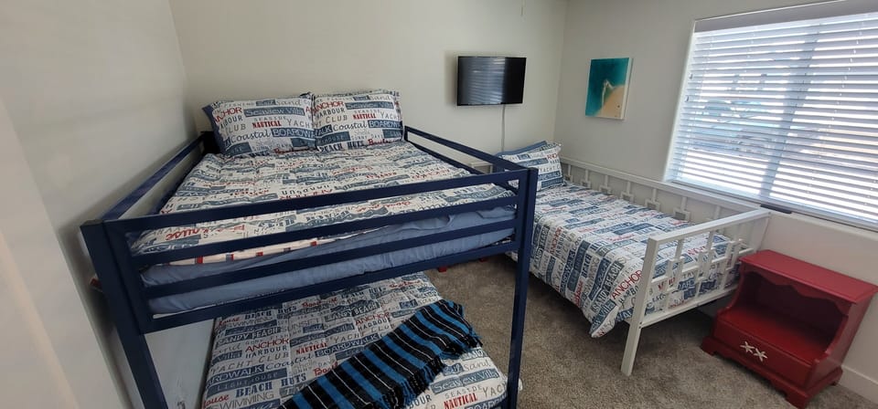 Full Bunk and Daybed room