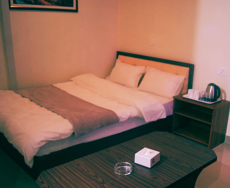 Deluxe Room | 1 bedroom, desk, laptop workspace, free WiFi