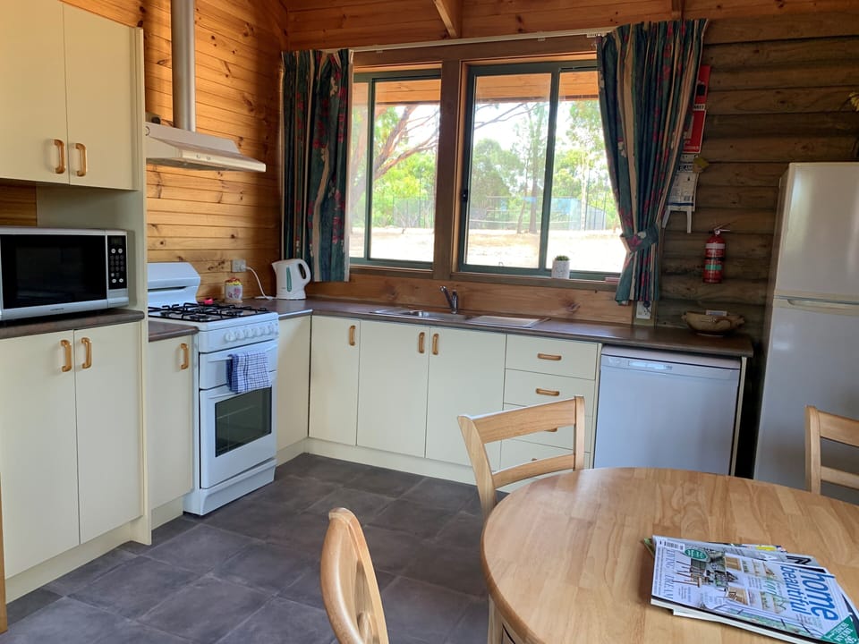 Executive Cabin | Private kitchen | Fridge, microwave, oven, electric kettle