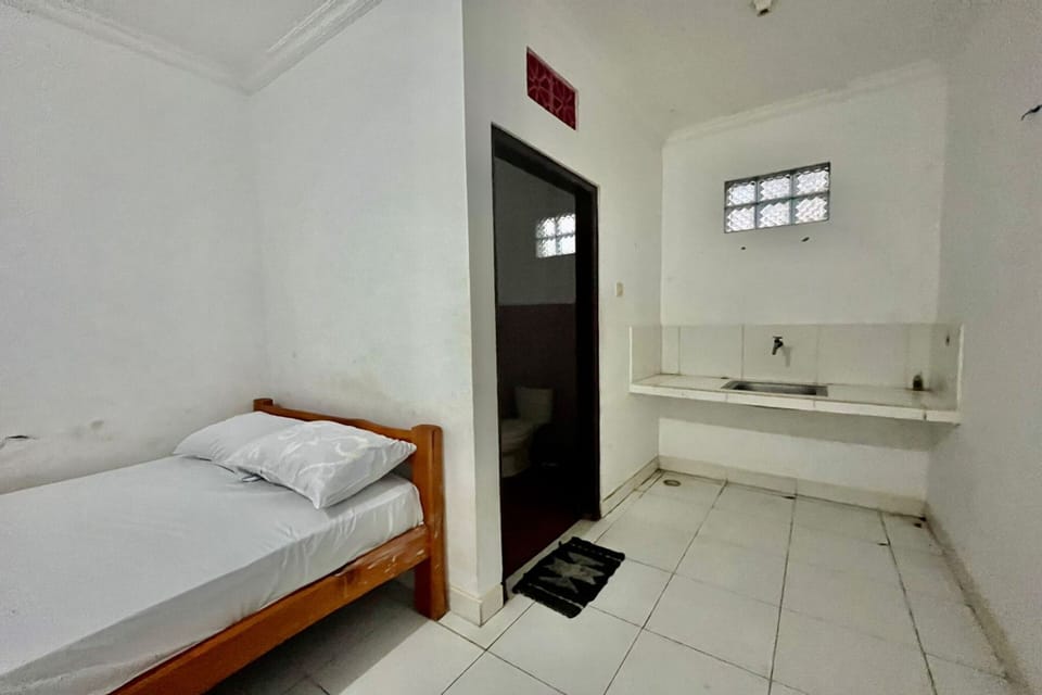 Deluxe Double Room | Desk, free WiFi, bed sheets