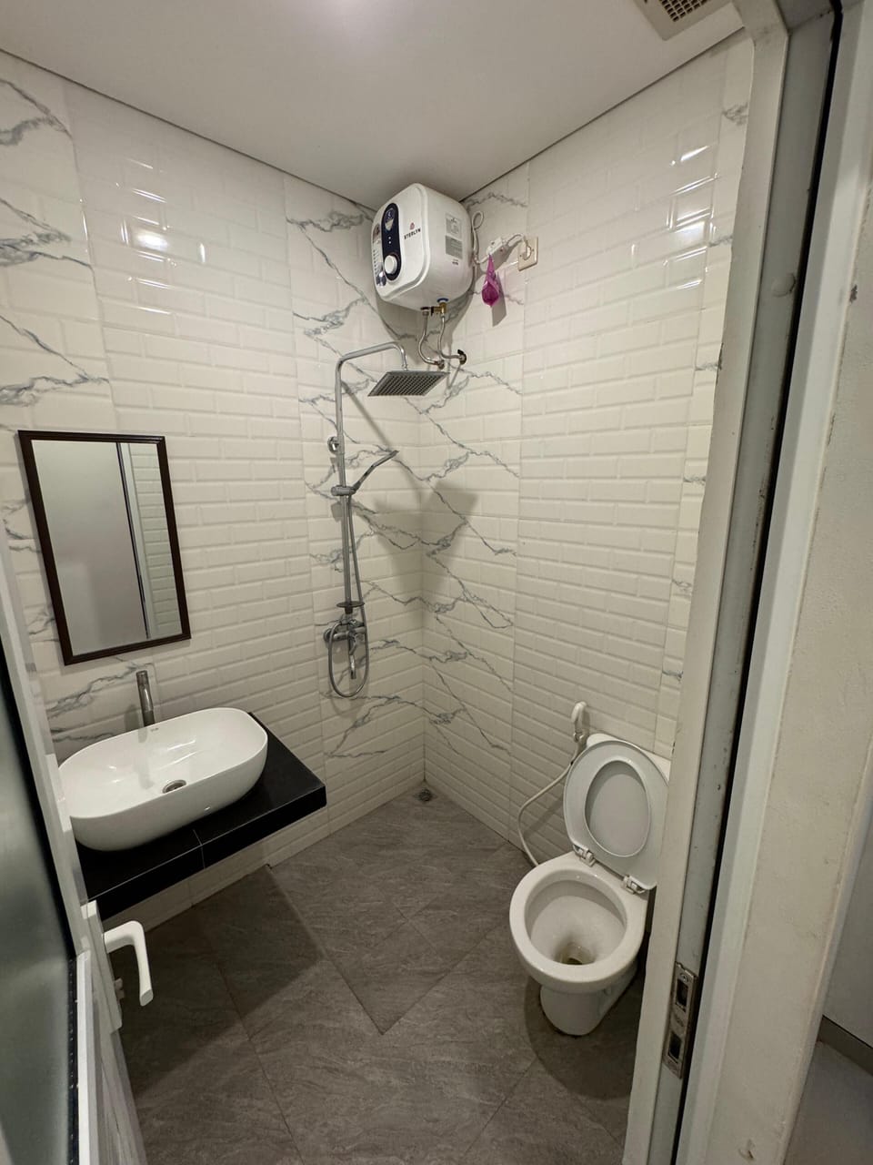 Premier Double Room | Bathroom | Shower, bidet, towels
