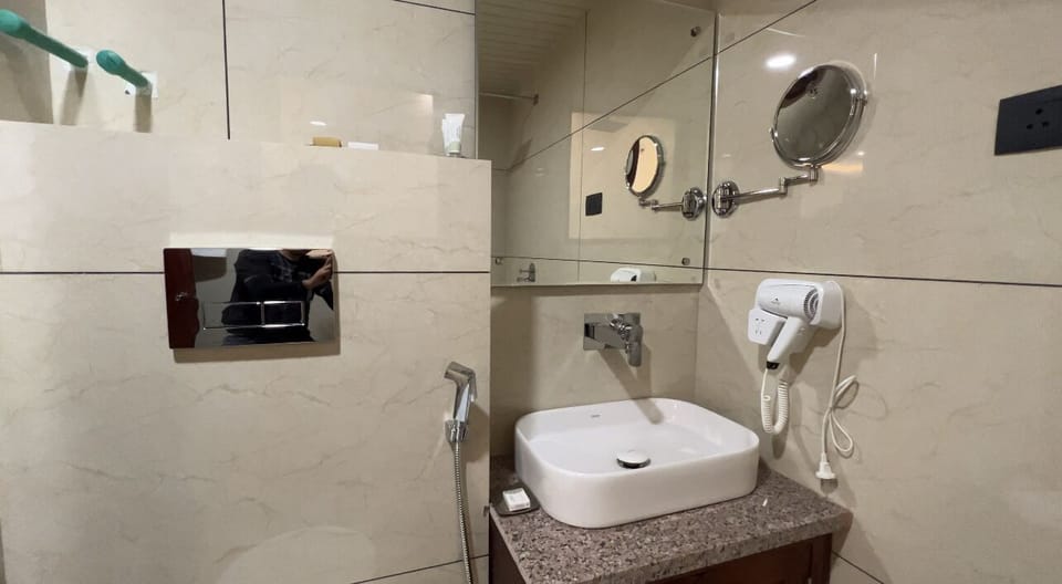 Deluxe Room | Bathroom