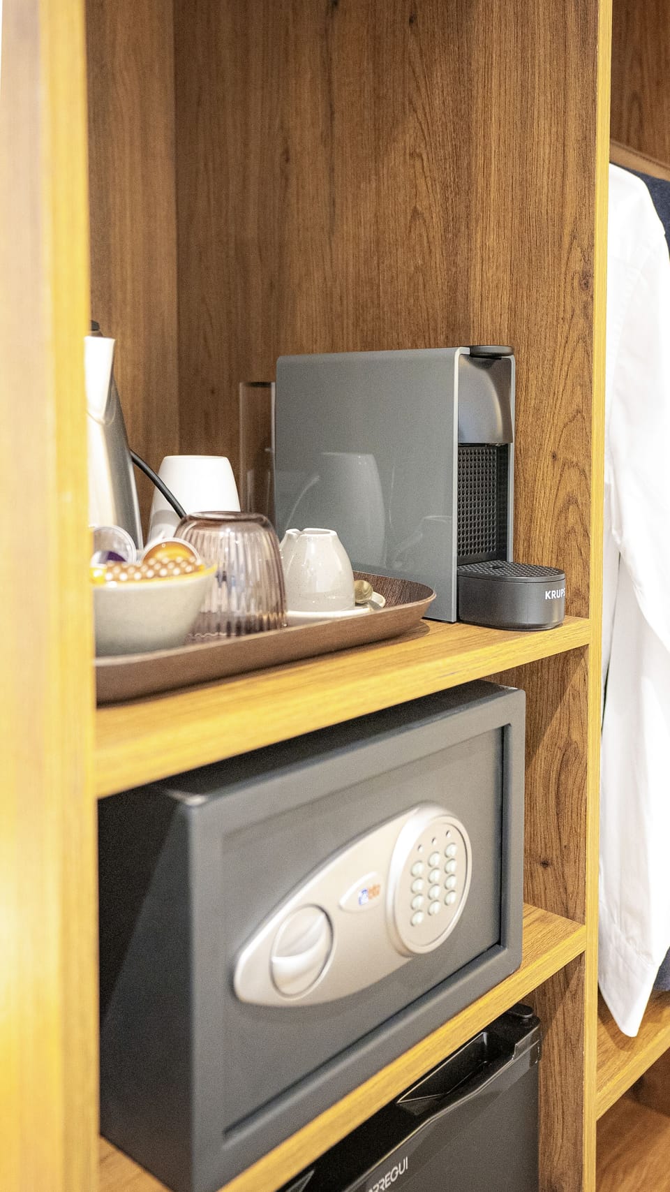Double Room (Interior) | Minibar, in-room safe, individually decorated, individually furnished