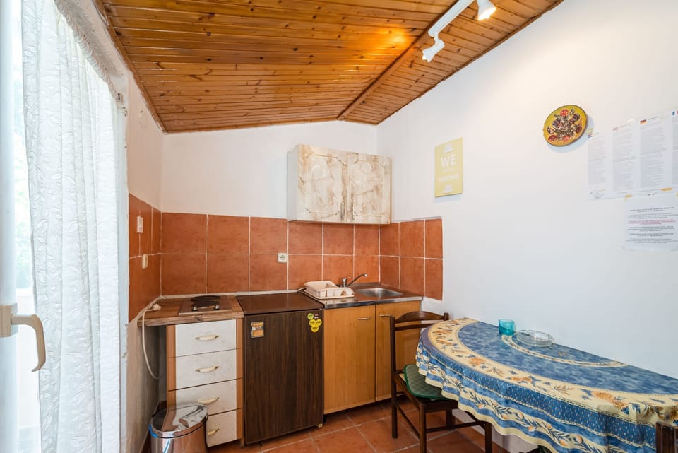 Studio, 1 Bedroom, Balcony, City View | Private kitchen