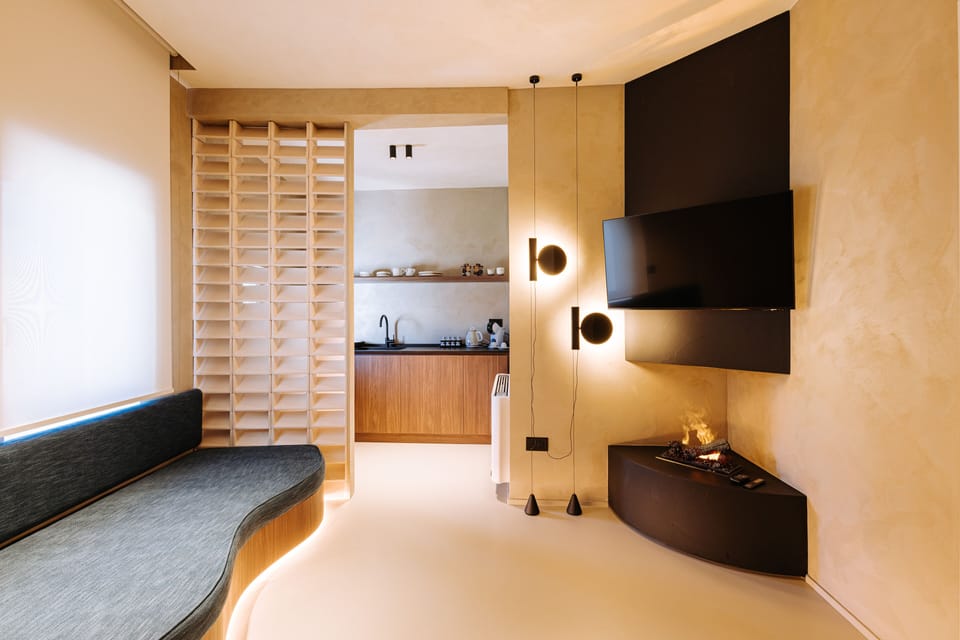 Exclusive Suite | Living area | Flat-screen TV