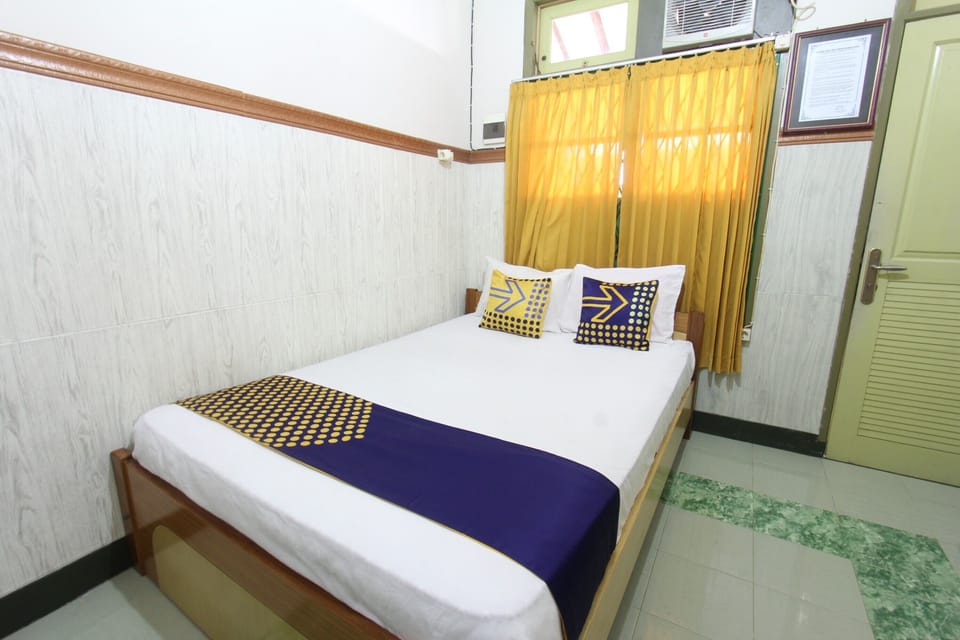 Deluxe Double Room | Desk, WiFi (free), bed sheets