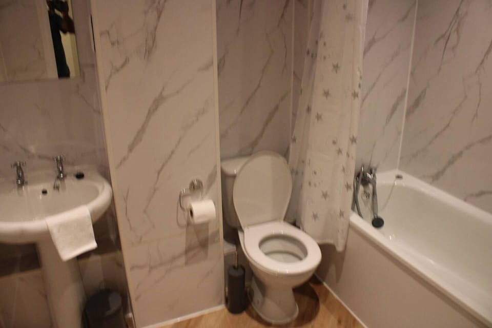 Apartment - Sleeps 2 - Parking - Station Close Apartment in Barking
