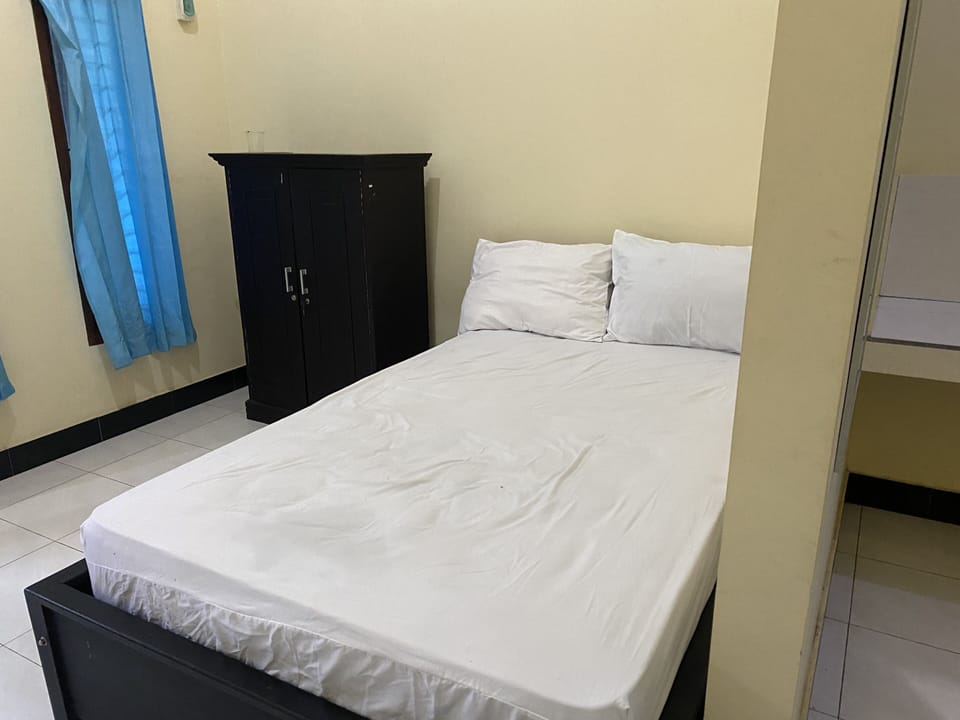 Standard Double Room | WiFi (free), bed sheets