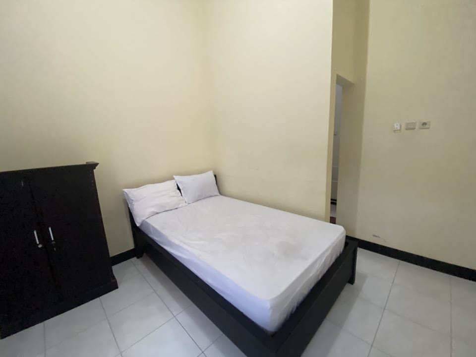 Standard Double Room | WiFi (free), bed sheets