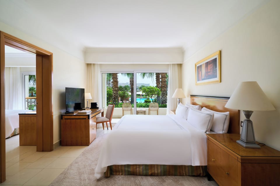 Family Room Aqua | Free minibar, in-room safe, blackout drapes, soundproofing