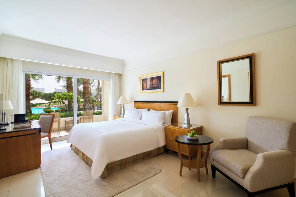 Family Room Aqua | Free minibar, in-room safe, blackout drapes, soundproofing