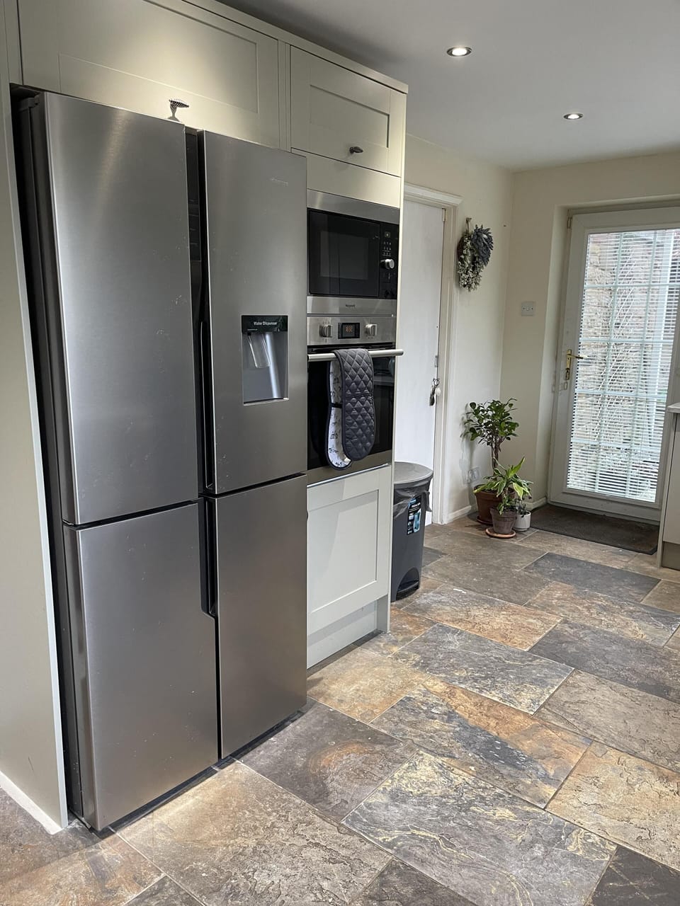 House | Private kitchen | Fridge, microwave, oven, stovetop