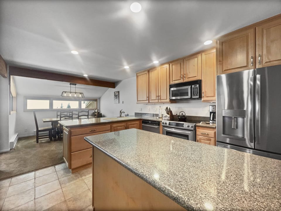 Condo, 2 Bedrooms | Private kitchen | Fridge, oven, coffee/tea maker, toaster