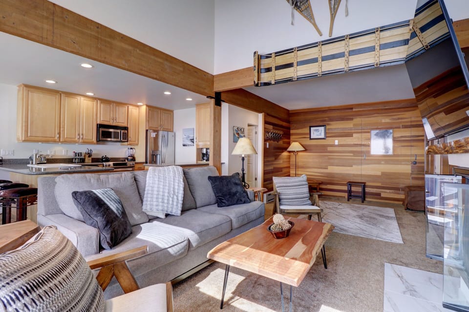 Condo, 2 Bedrooms | Living area | Smart TV