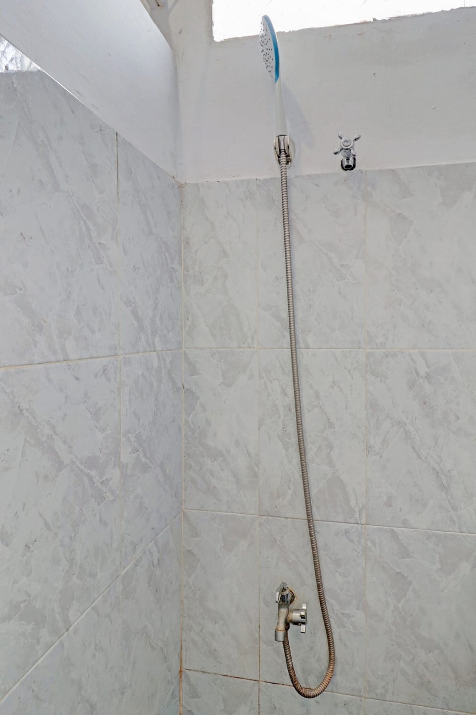 Standard Twin Room | Bathroom | Shower, soap