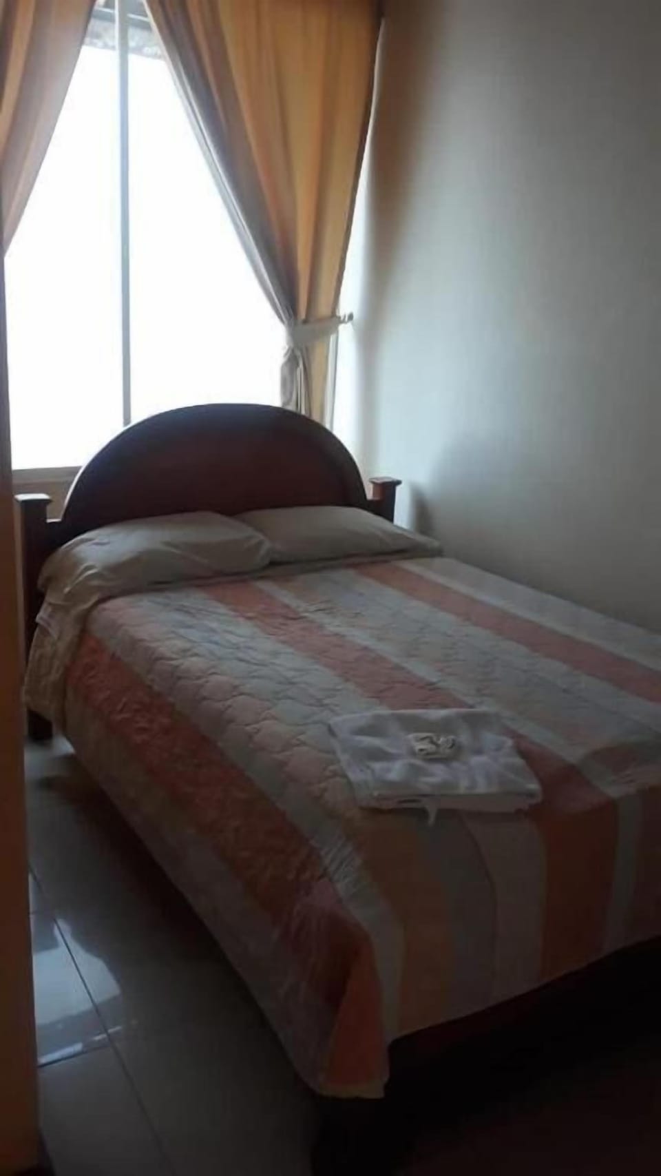 WiFi (free), bed sheets