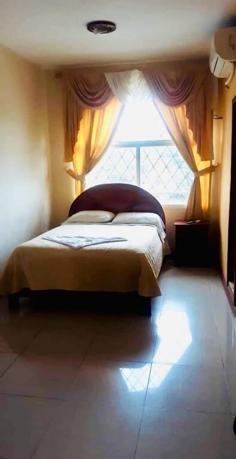 WiFi (free), bed sheets