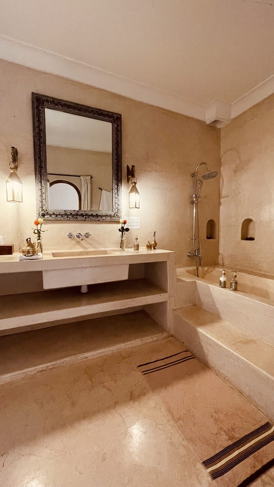 Family Room | Bathroom | Hair dryer, towels, soap, shampoo