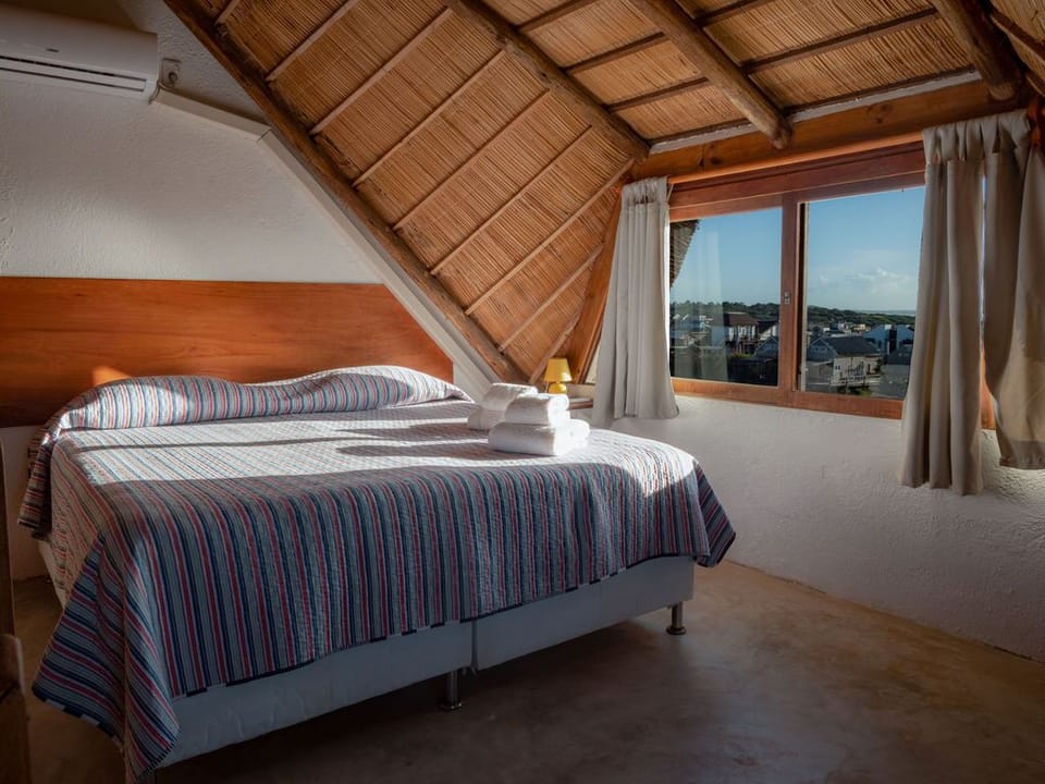 Deluxe Quadruple Room | Minibar, laptop workspace, blackout drapes, free WiFi