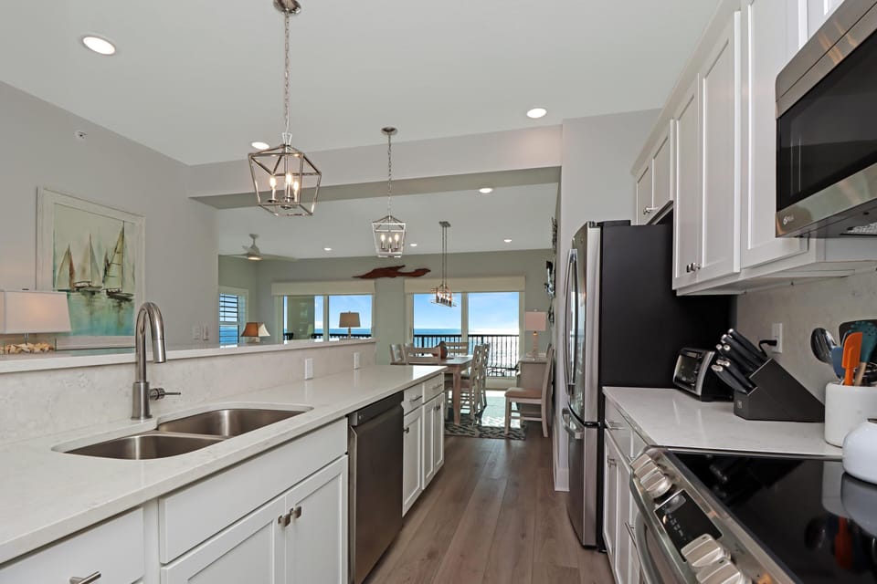 Condo, Multiple Beds (The Vue 2C) | Private kitchen | Oven, toaster