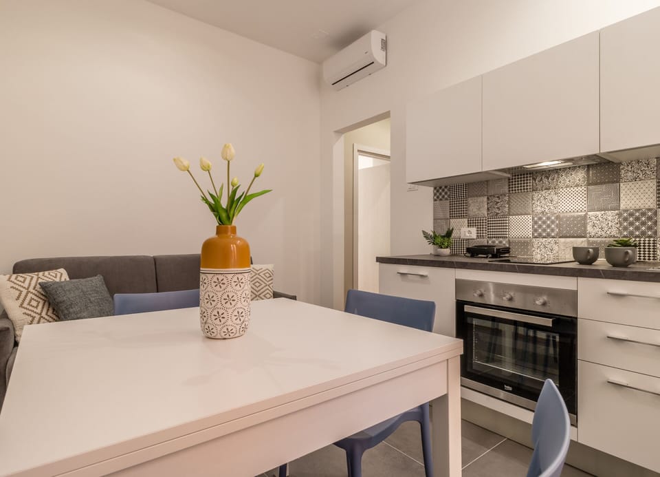 Comfort Room | In-room dining