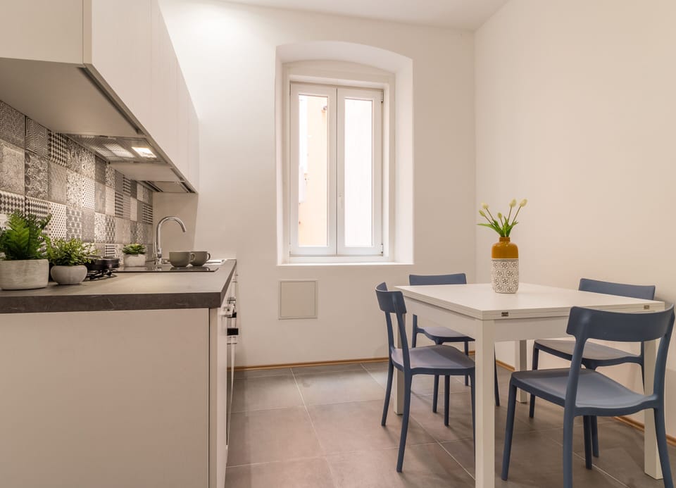 Comfort Room | In-room dining