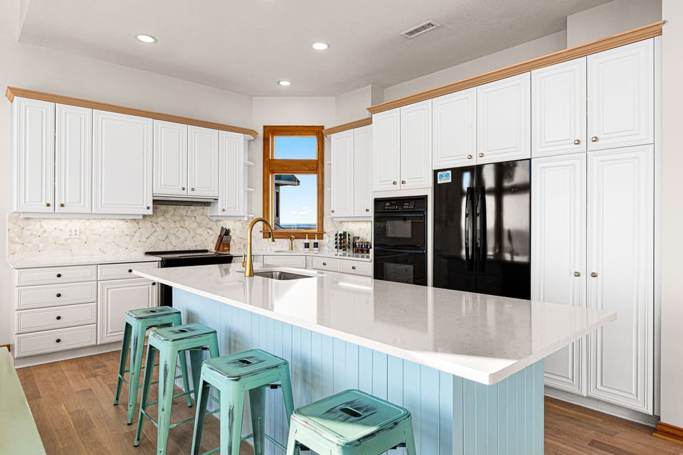 Brand new kitchen fully stocked and ready to use