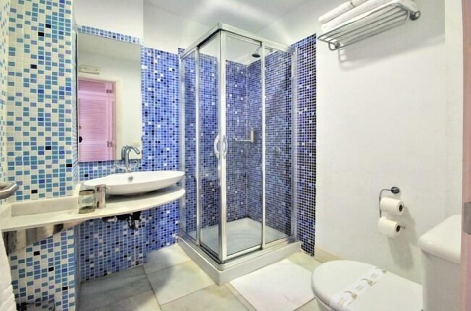Free toiletries, hair dryer