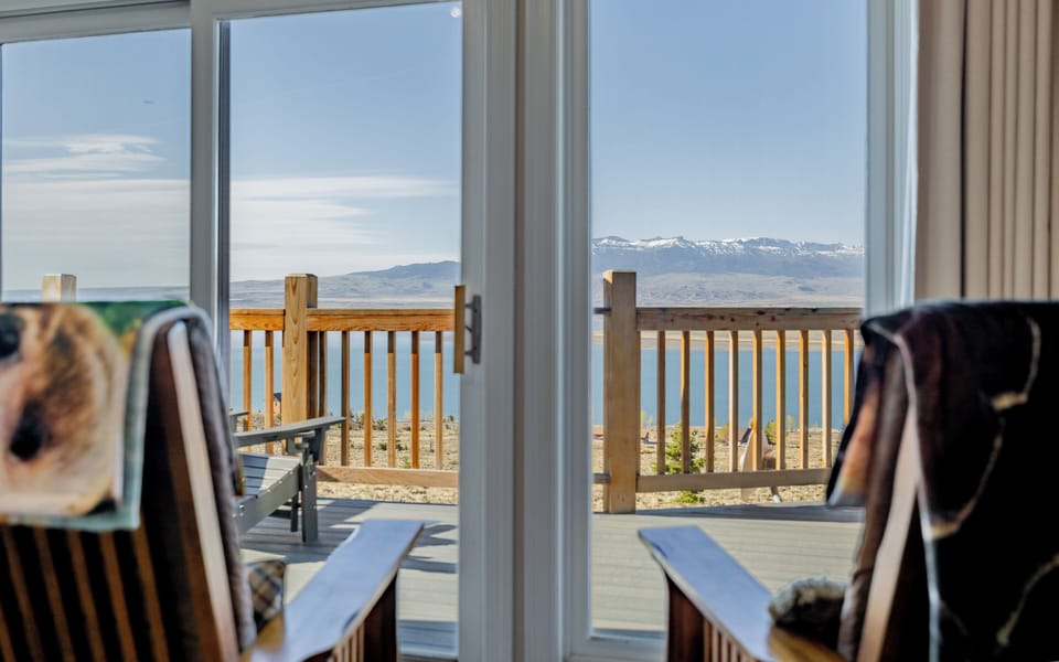 Relax with your entire family or group at this comfortable home with mountain and lake views