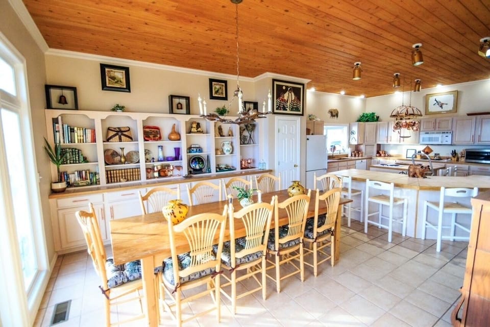 Open, bright dining room and kitchen