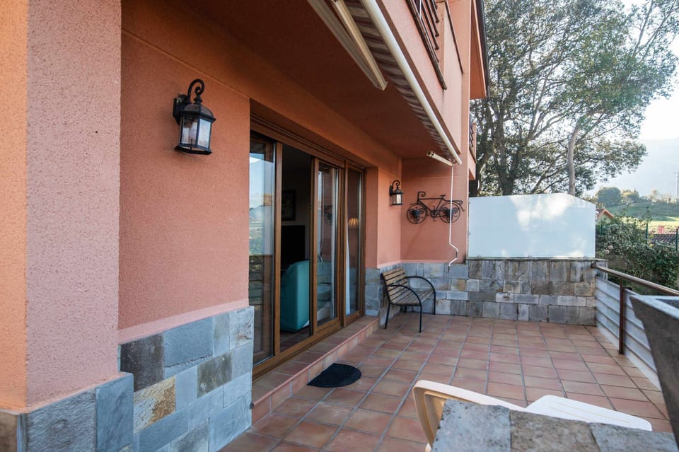 Property building,Facade/entrance,Balcony/Terrace