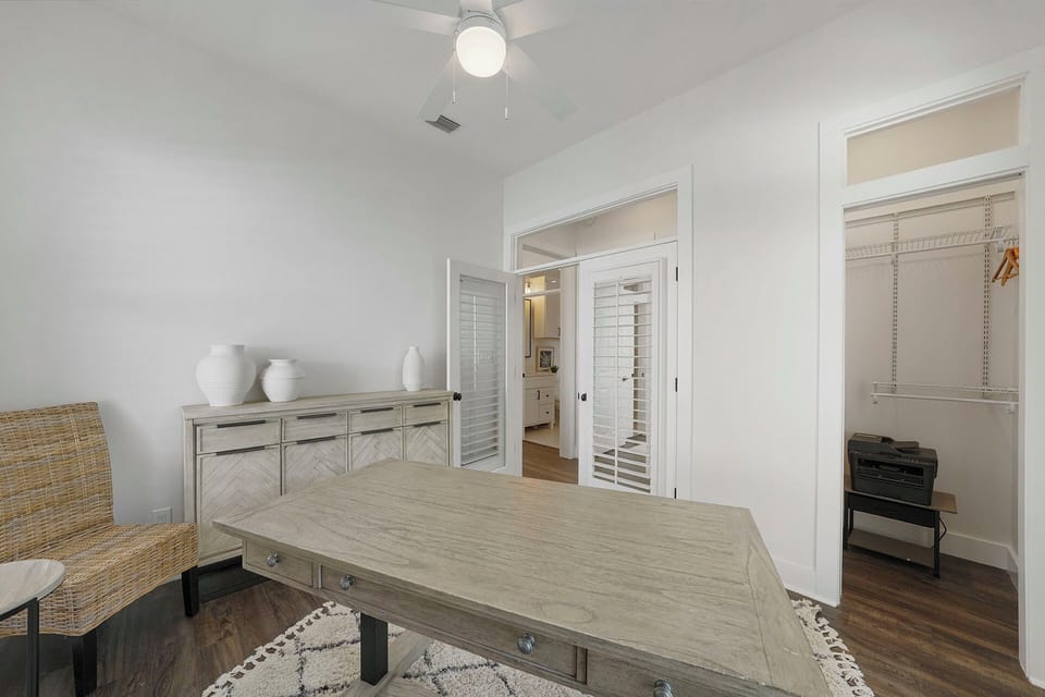 The Hummingbird - Holiday Isle - Office Space