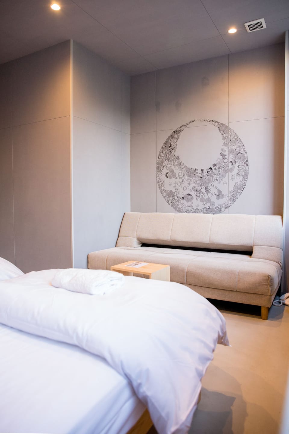 Free WiFi, bed sheets