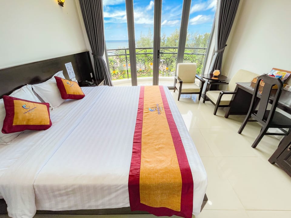 Deluxe Double Room | Minibar (some free items), in-room safe, desk, soundproofing