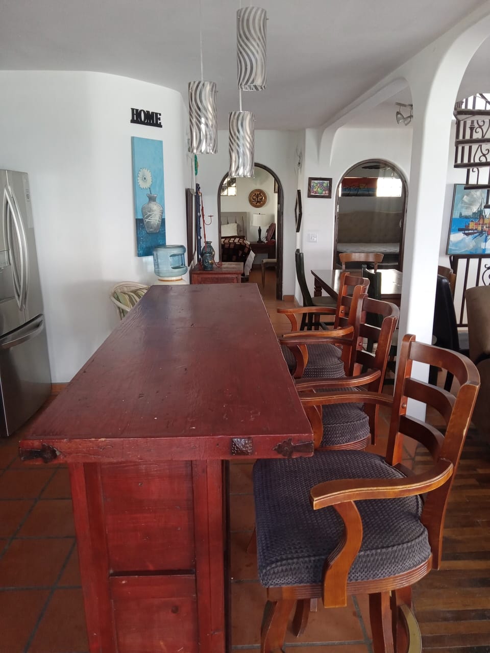 Bar with 3 barstools