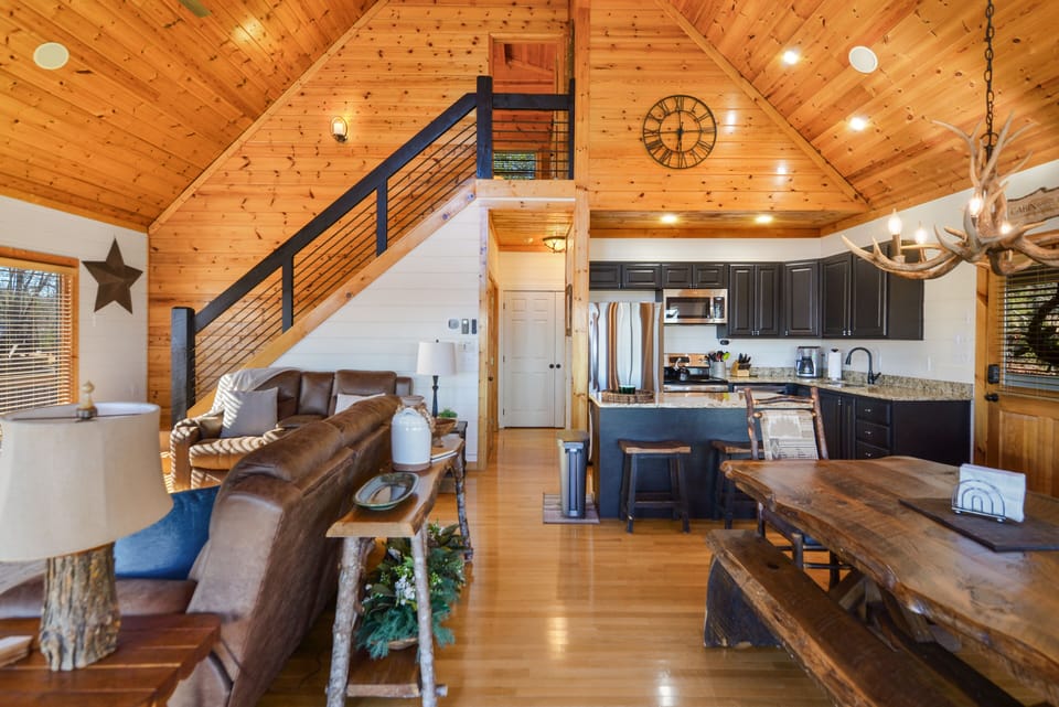 Living space w/ plenty of room for the whole family! 
