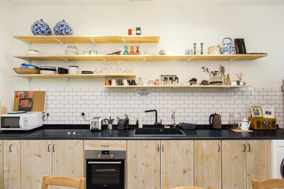 City House | Shared kitchen | Coffee/tea maker, full-size fridge, microwave, oven