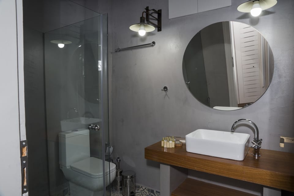 Superior Room, Balcony | Bathroom | Shower, rainfall showerhead, free toiletries, hair dryer