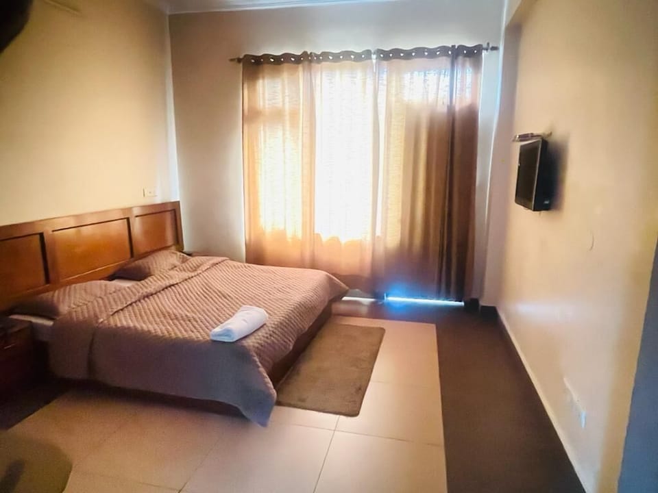 WiFi (free), bed sheets