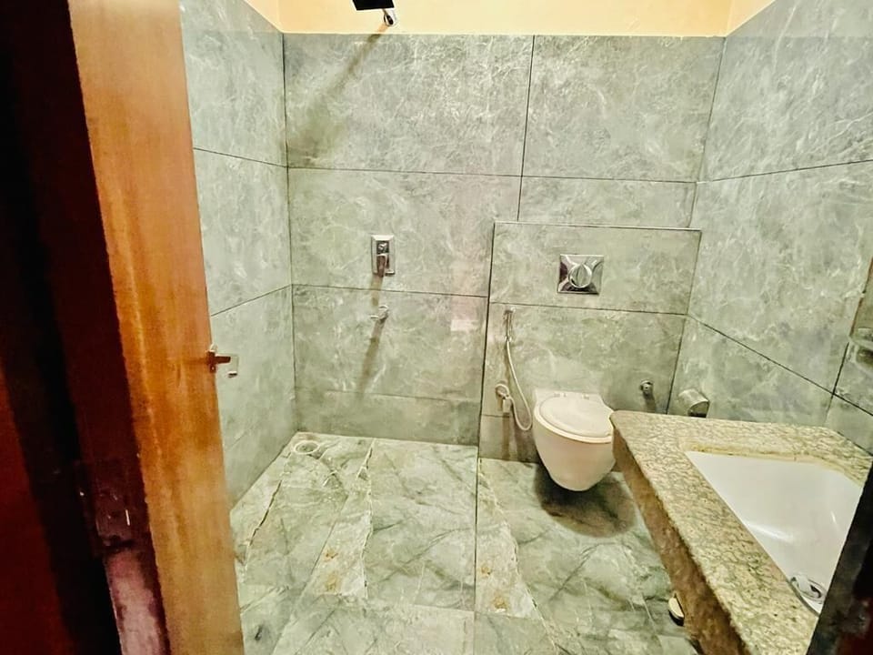 Deluxe Double Room | Bathroom | Towels