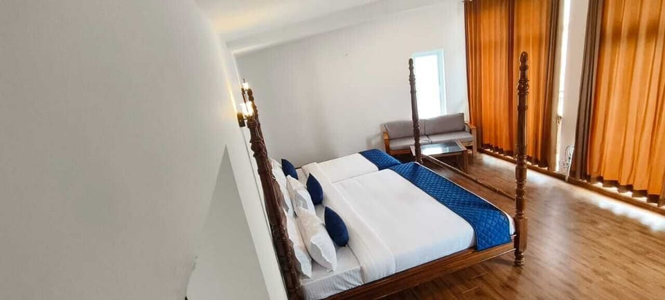 Deluxe Room | Hypo-allergenic bedding, in-room safe, soundproofing, free WiFi
