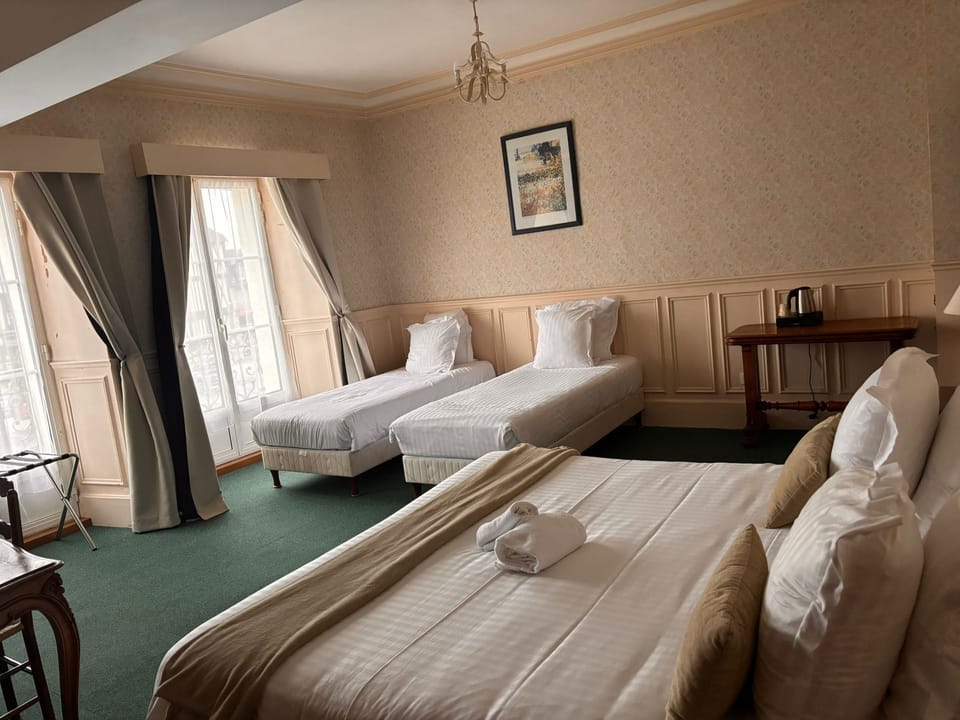 Family Room | Free WiFi