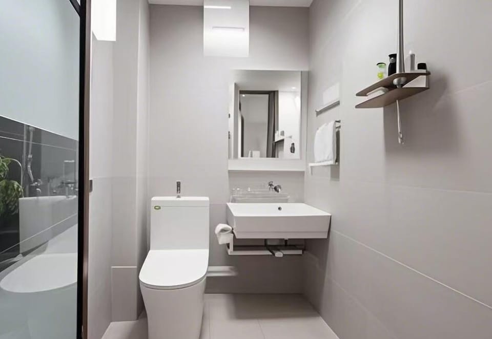 Economy Room, Private Bathroom, Mountain View | Bathroom | Shower, rainfall showerhead