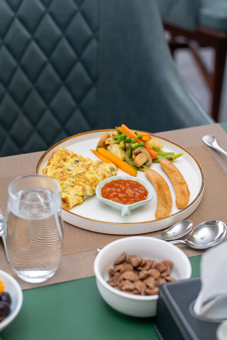 Daily buffet breakfast for a fee